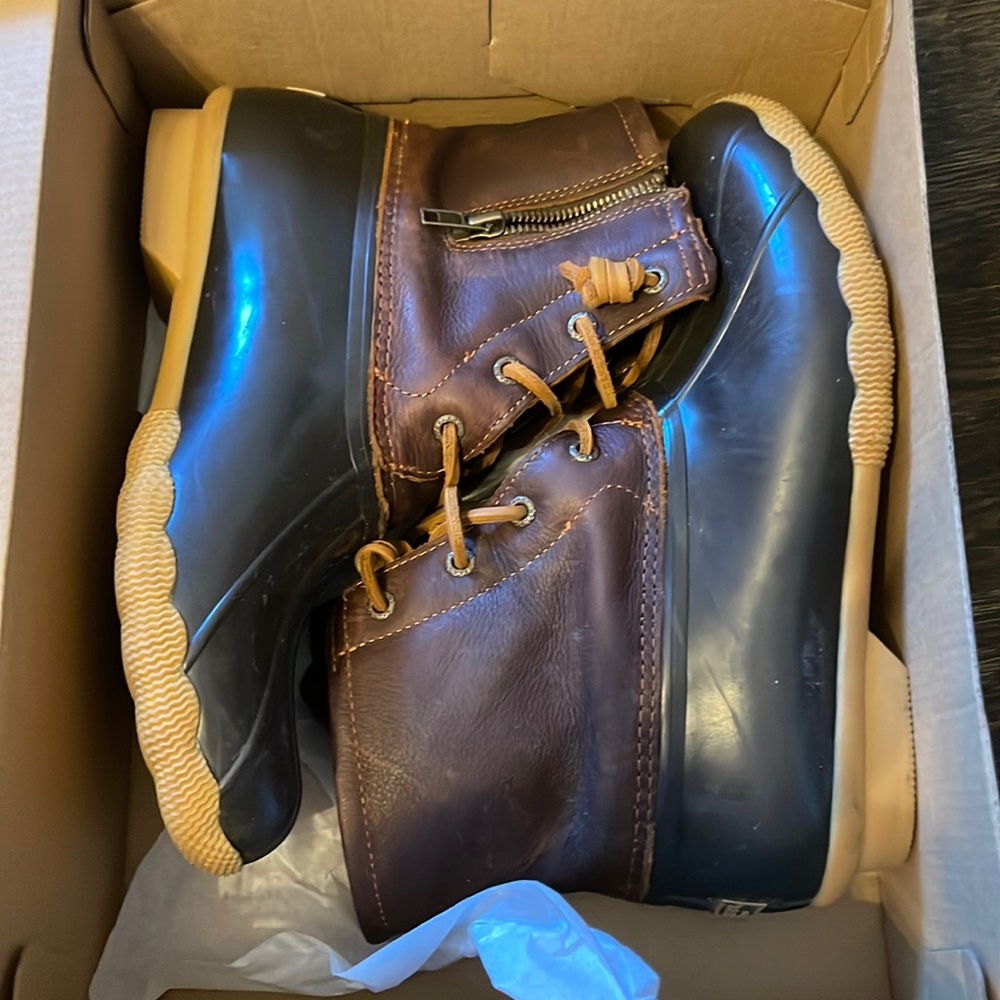 sperry duck boots size 9